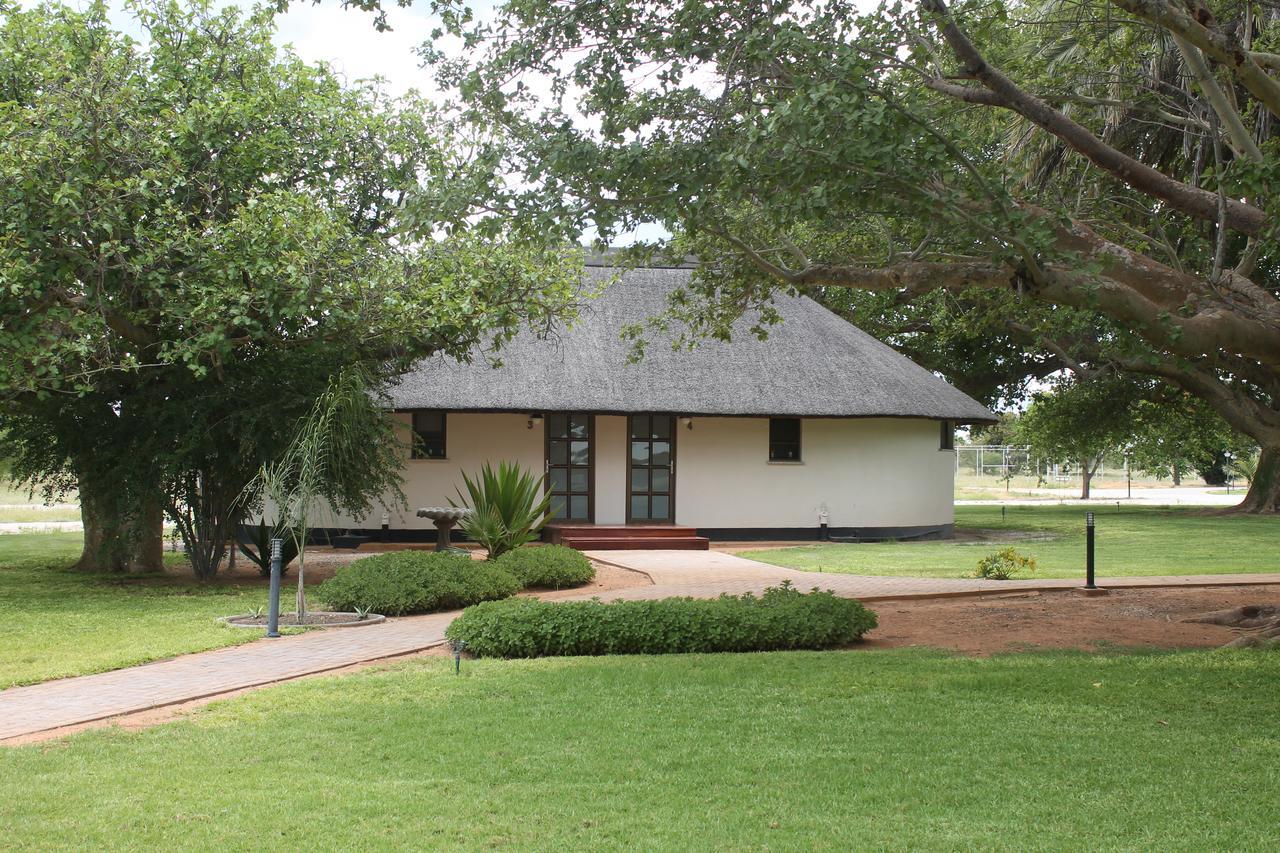 La Rochelle Lodge Okaukuejo Exterior photo