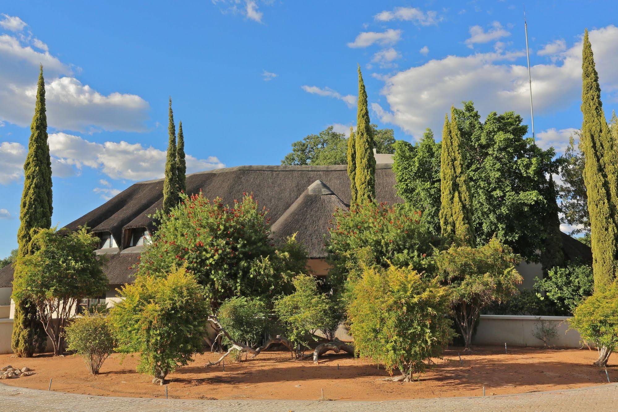 La Rochelle Lodge Okaukuejo Exterior photo